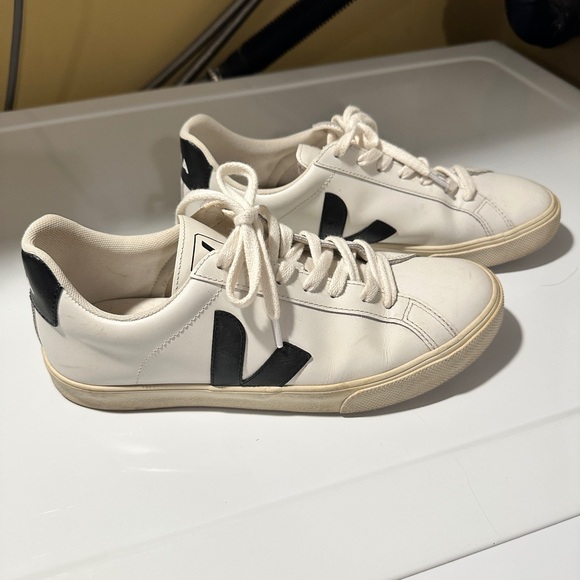 Veja Women's Esplar Leather Sneakers - Picture 3 of 9